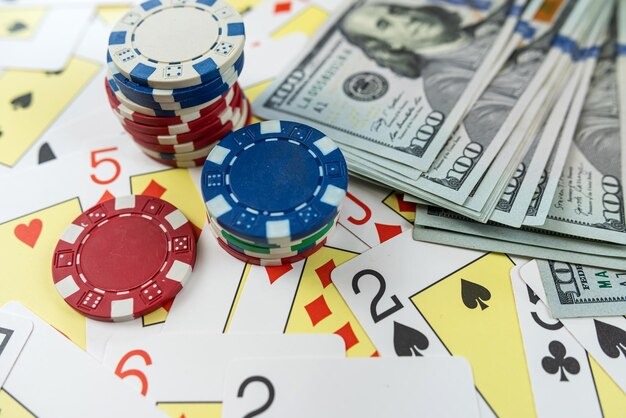 Evolution Gaming betting interface showing live dealer and player chat